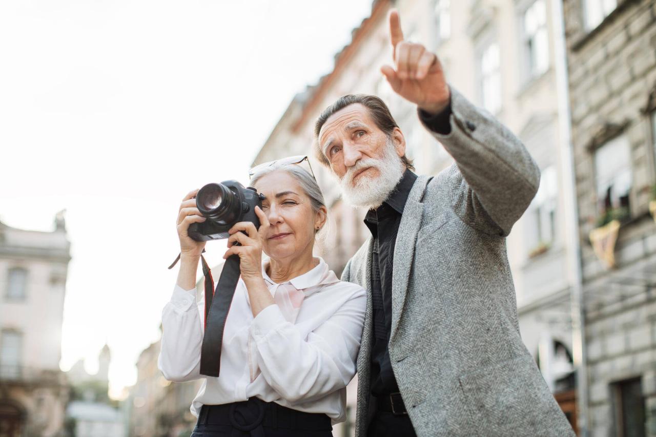 Senior travel groups focusing on history and culture in Europe