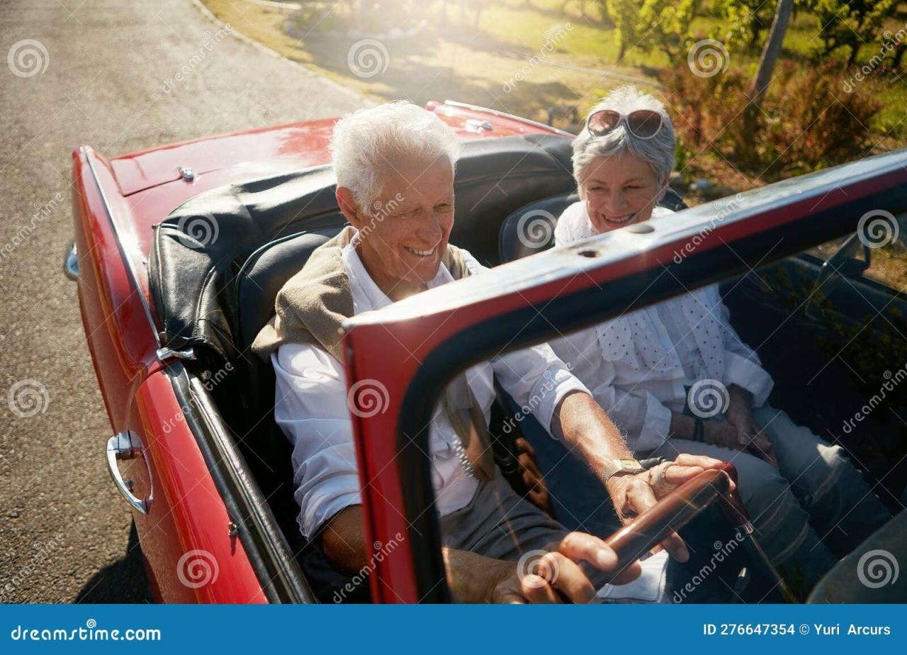 Planning a memorable road trip for retired couples