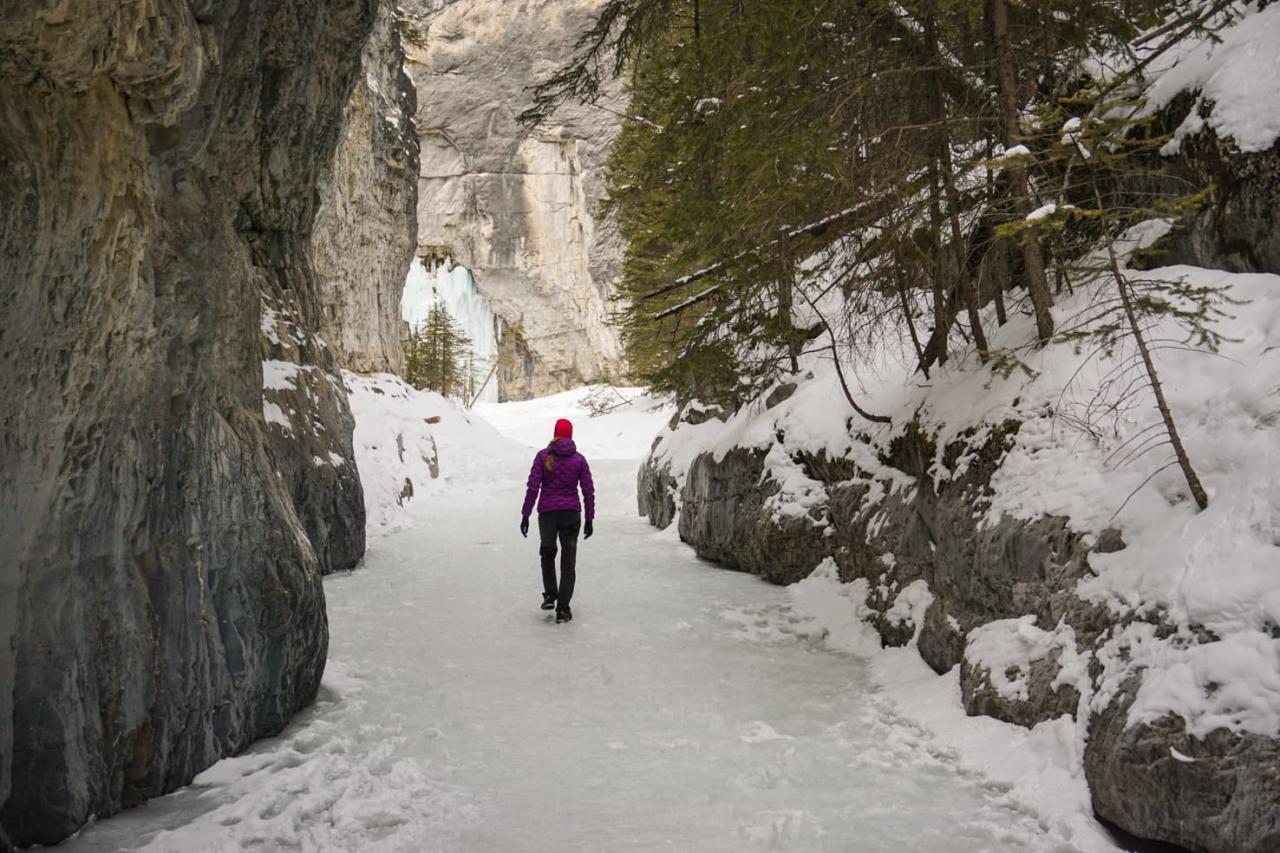 Canmore winter hikes travelwiththesmile Best family-friendly winter hikes near Canmore