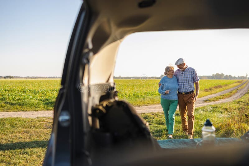 Planning a memorable road trip for retired couples